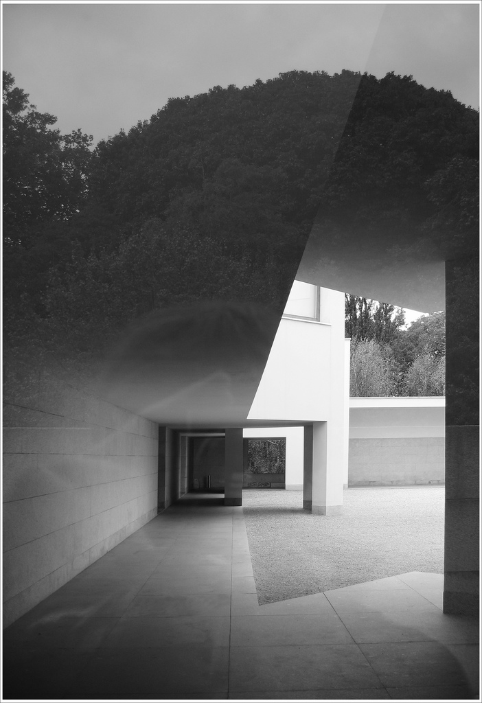 black & white architecture photo of a courtyard