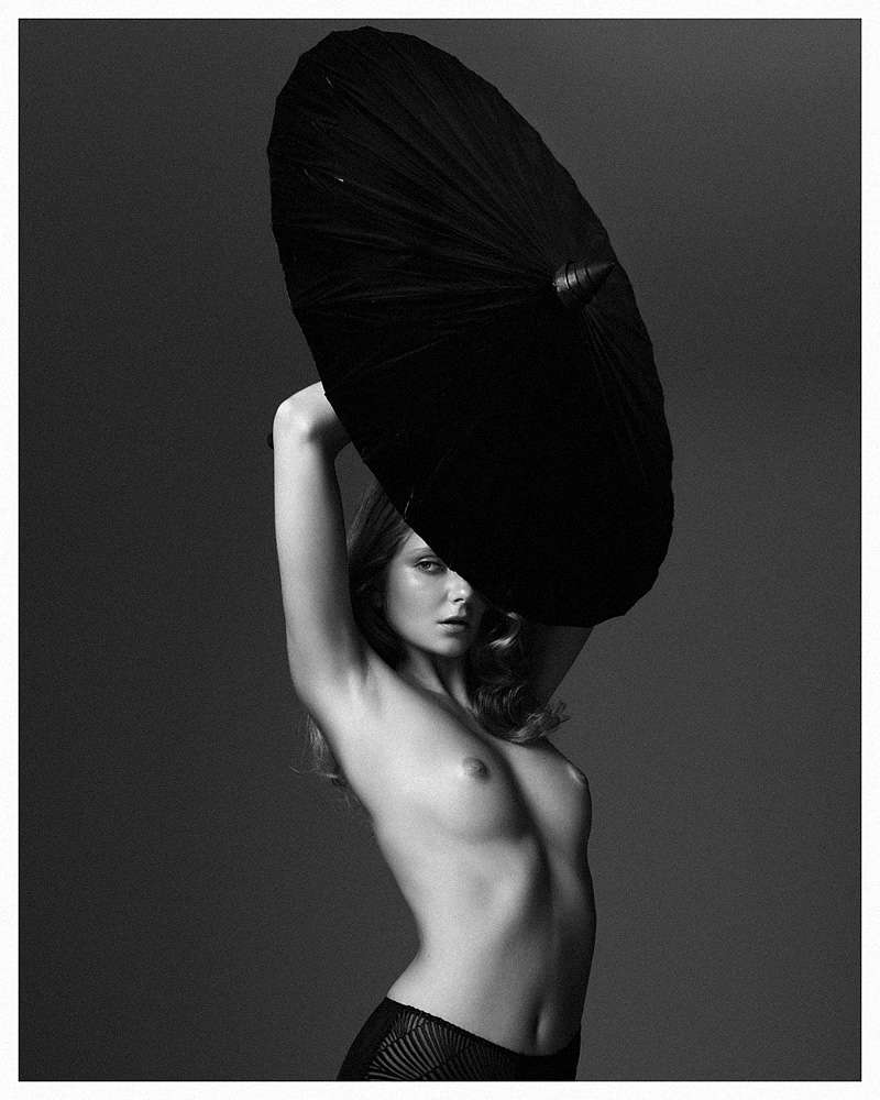 eniko mihalik nude holding a black umbrella over her head