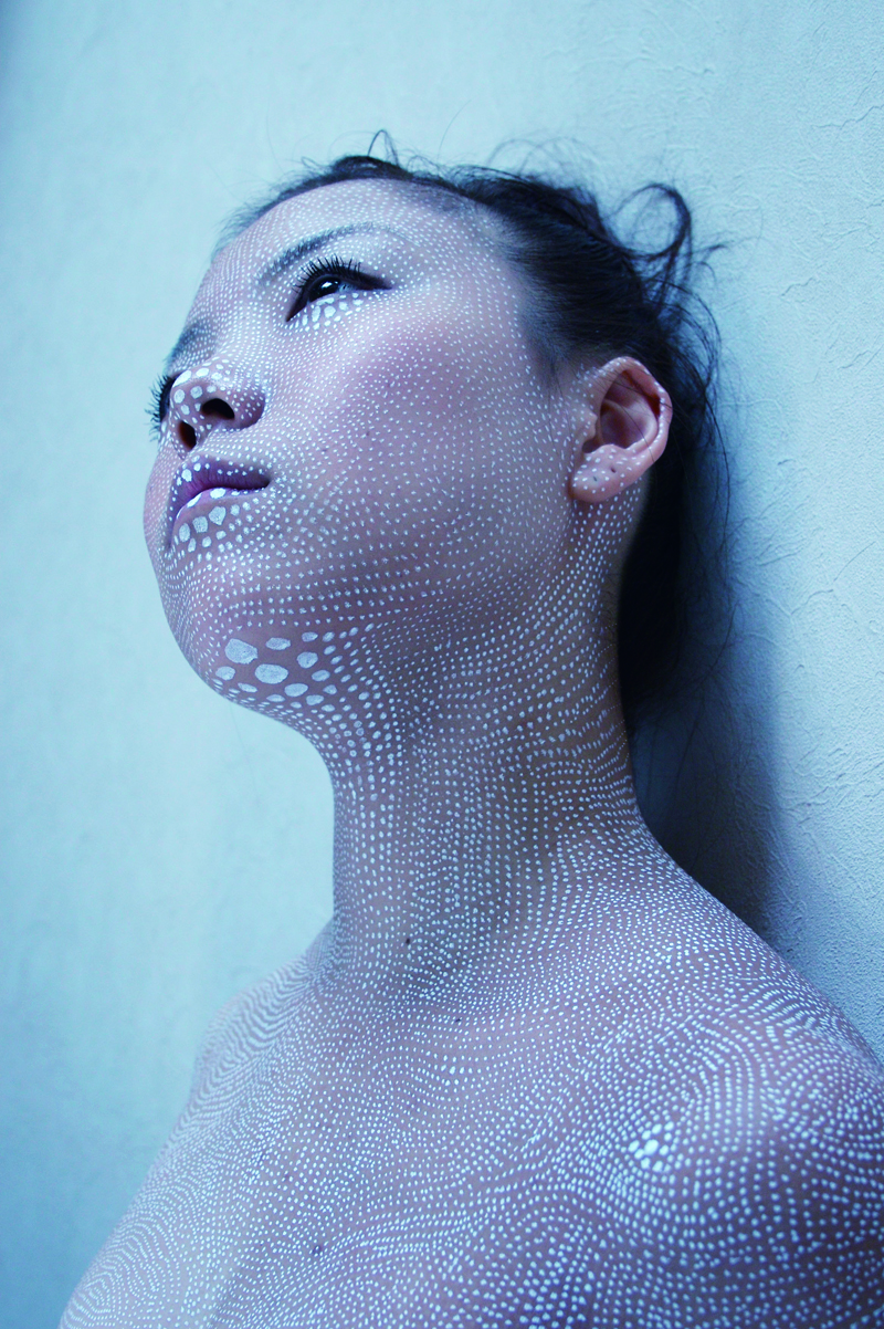Dot contour portrait of a woman by Miharu Matsunaga